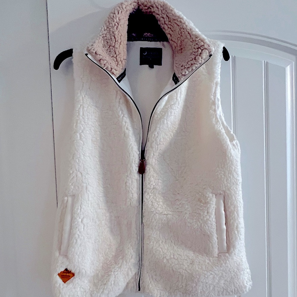 Simply Southern fur sleeveless soft zip up vest. for Winter season.